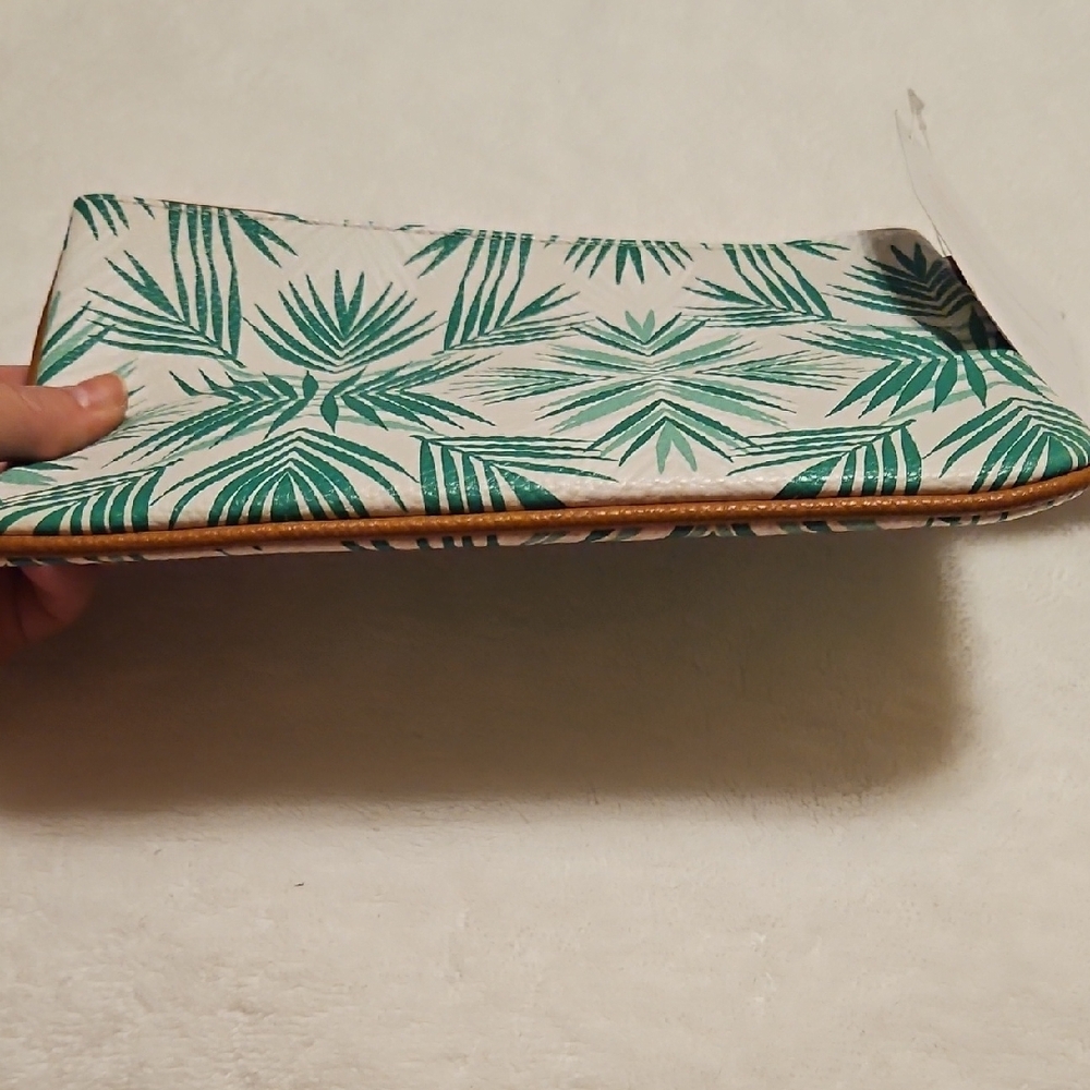 Thirty-One Green and White Palm Leaf Wristlet - Picture 5 of 7